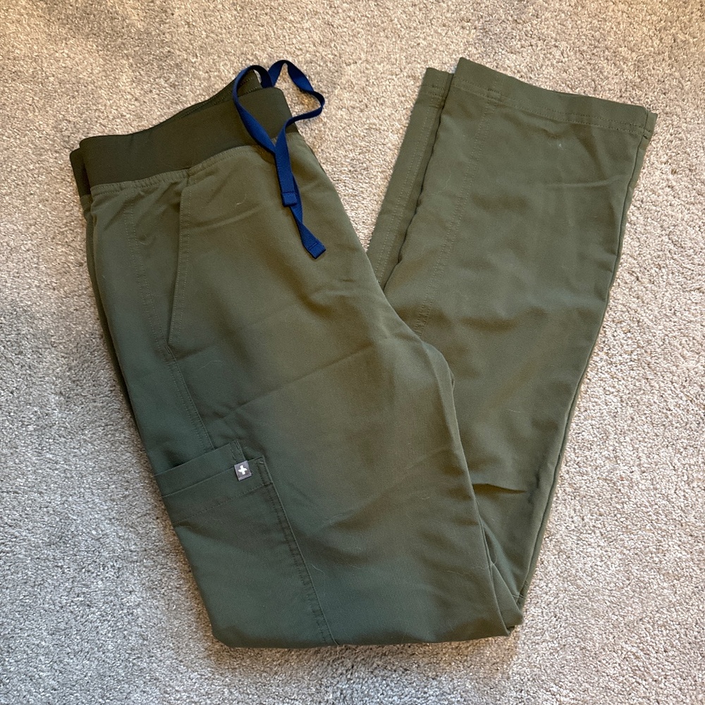 Figs Axim cargo scrub green men’s